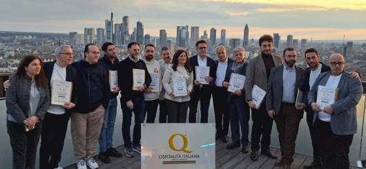 Gruppenfoto -Preisträger:innen  auf der Dachterrasse der Skyline Studio von Radio Frankfurt 